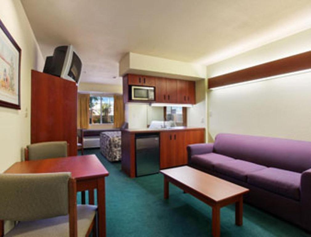 Microtel Inn & Suites By Wyndham Wellton Bilik gambar